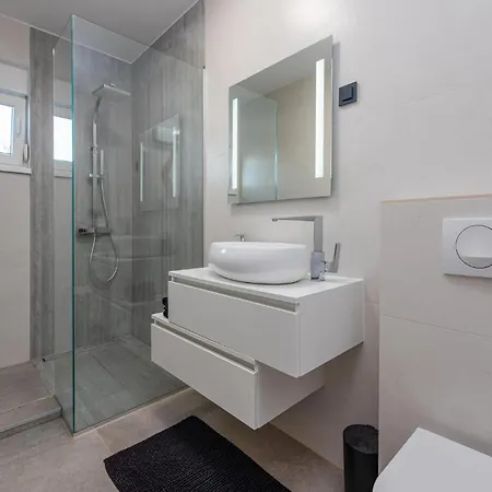 בית נופש 4 Bedroom Beautiful In