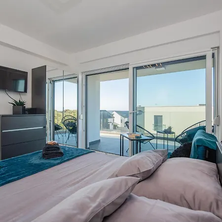 בית נופש 4 Bedroom Beautiful In *