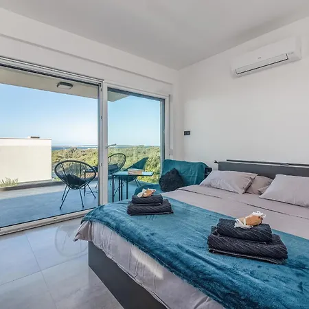 4 Bedroom Beautiful In בית נופש מאנדרה