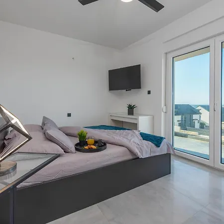בית נופש 4 Bedroom Beautiful In