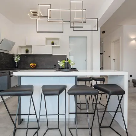 בית נופש 4 Bedroom Beautiful In מאנדרה