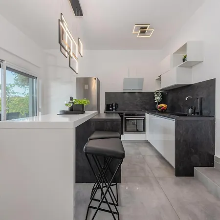4 Bedroom Beautiful In