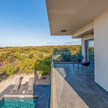 4 Bedroom Beautiful In *