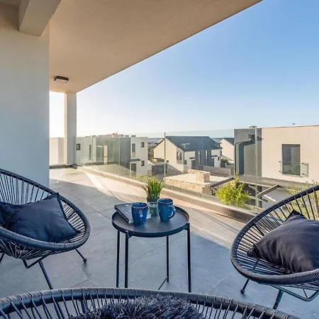 בית נופש 4 Bedroom Beautiful In מאנדרה