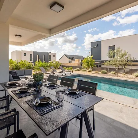 4 Bedroom Beautiful In * מאנדרה