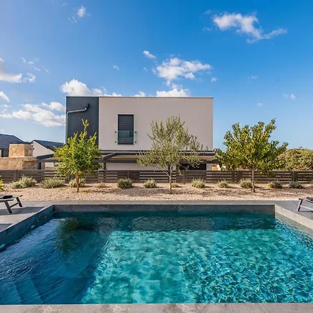 4 Bedroom Beautiful In בית נופש *