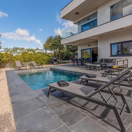 בית נופש 4 Bedroom Beautiful In *