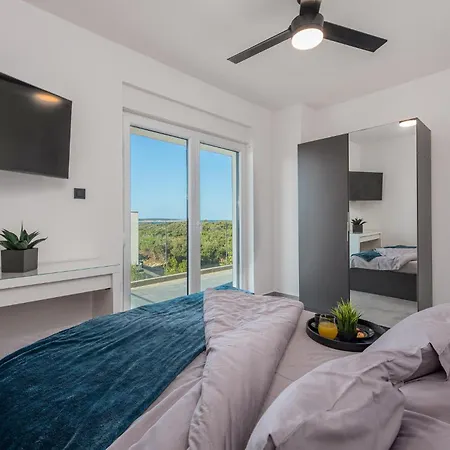 4 Bedroom Beautiful In בית נופש מאנדרה